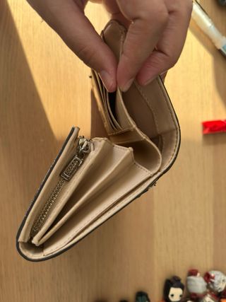 Cartera GUESS marrón usada