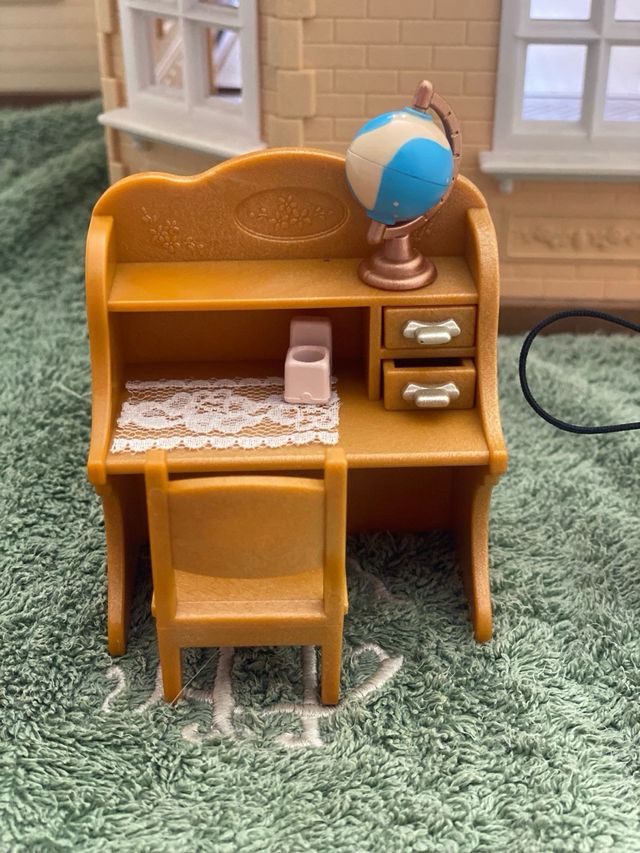 Muebles Sylvanian Families: Escritorio y mesitas