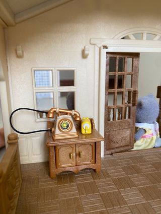 Muebles Sylvanian Families: Escritorio y mesitas