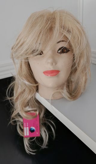 Peluca rubia larga ondulada