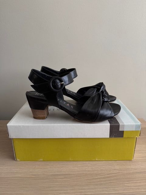 Sandalias Hispanitas negras, talla 37