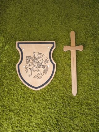 Espada y escudo de madera