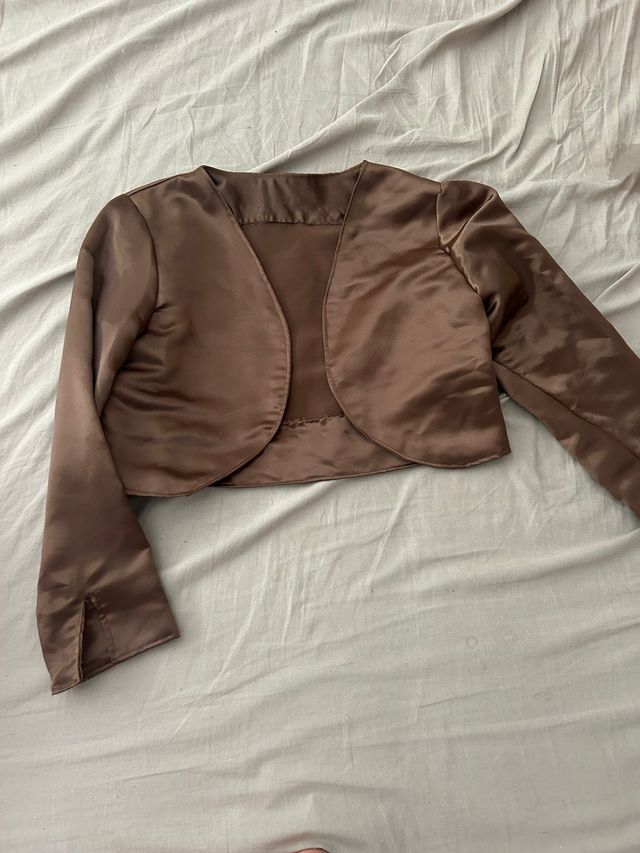 Bolero marrón de satén