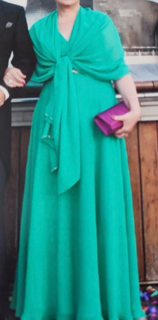 Vestido verde XL fiesta con chal a juego.