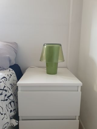 Lampara verde ikea para mesita de noche