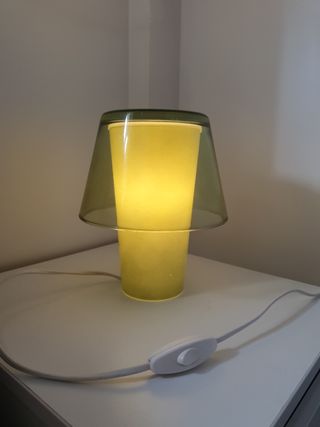 Lampara verde ikea para mesita de noche