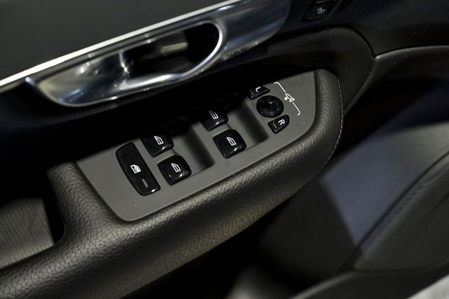 Volvo XC90   2.0 B5 D AWD Momentum Pro Auto 