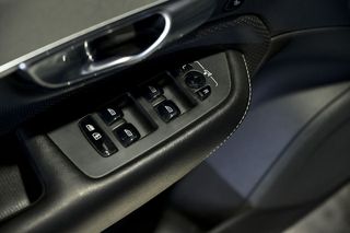 Volvo XC90   2.0 D5 AWD RDesign Auto 