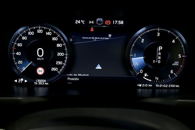 Volvo XC90   2.0 D5 AWD RDesign Auto 