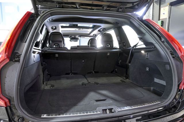 Volvo XC90   2.0 D5 AWD RDesign Auto 