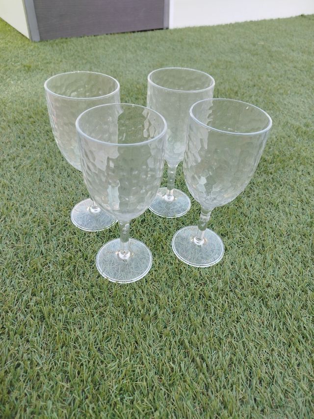 4 Bicchieri di Vino di Plastica
