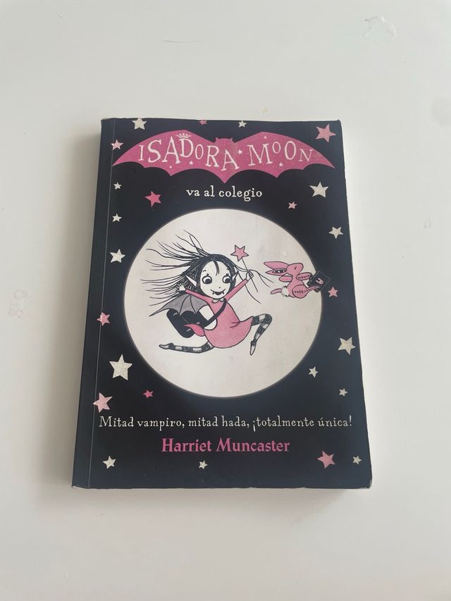 Isadora Moon va al colegio / Isadora Moon Goes ...