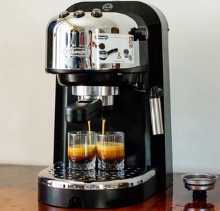 Cafetera espresso DeLonghi EC270. Negra