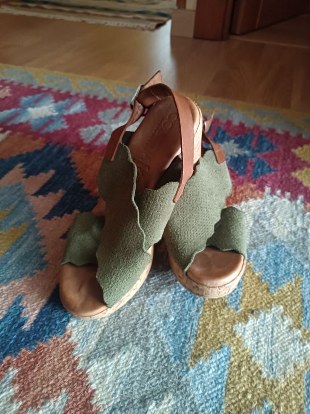 Sandalias plataforma ante verde