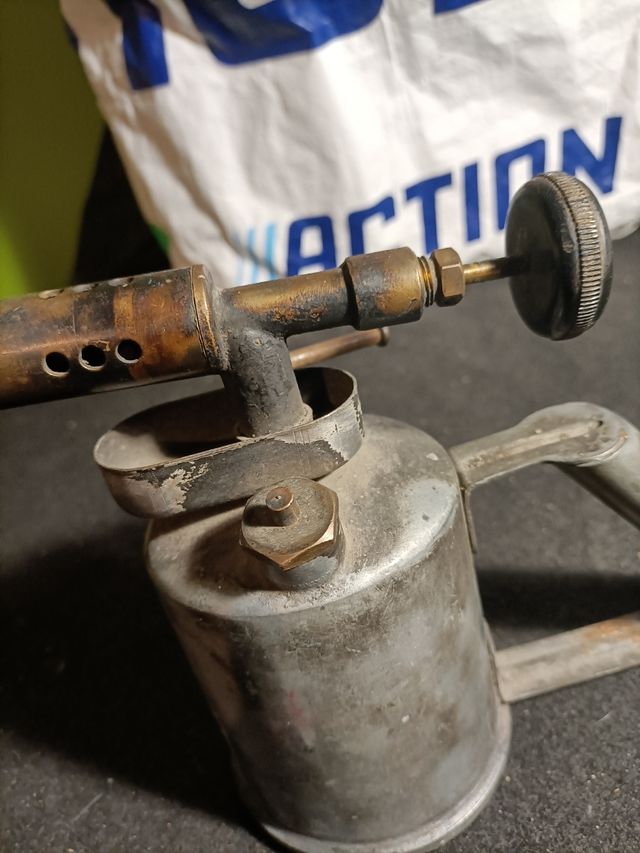 Soplete antiguo de metal