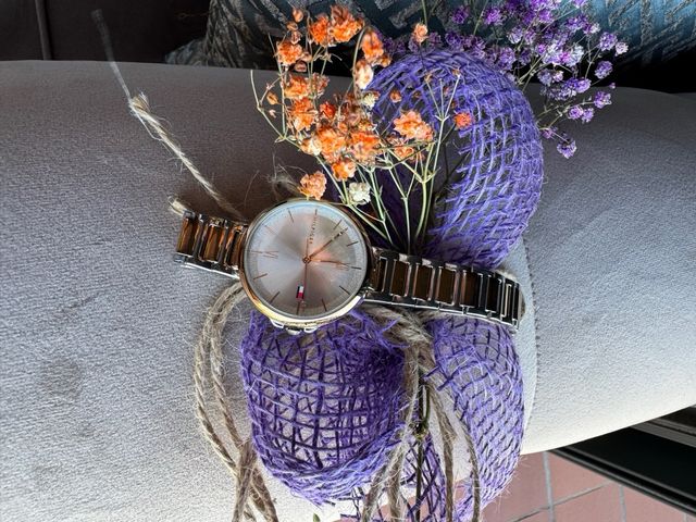 Reloj Tommy Hilfiger plateado y oro rosado