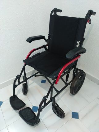 Silla de ruedas plegable ligera