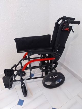 Silla de ruedas plegable ligera