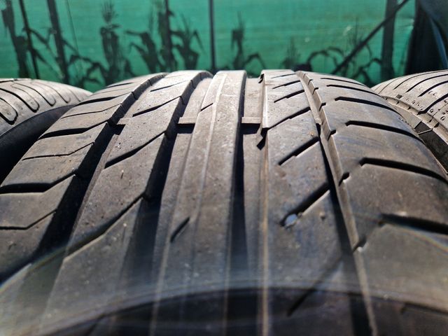 Neumáticos 225/45/17 <-> 2 Continental