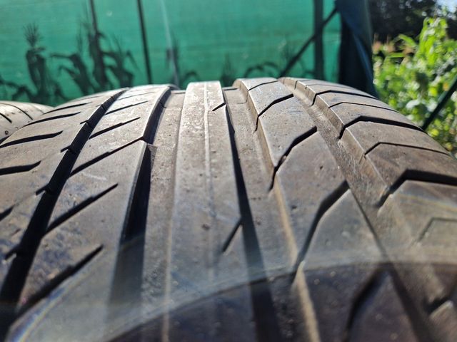 Neumáticos 225/45/17 <-> 2 Continental