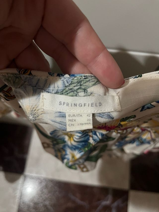 Blusa floral hombros caídos