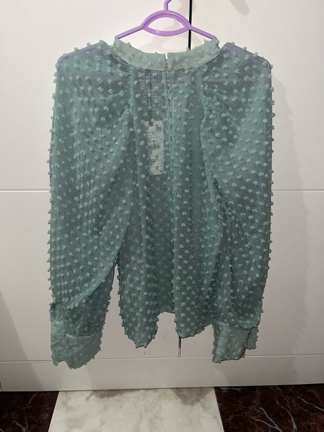 Blusa verde agua perforada