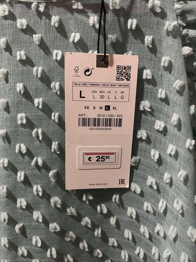 Blusa verde agua perforada