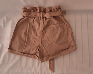 Shorts beige -talla 36 Zara