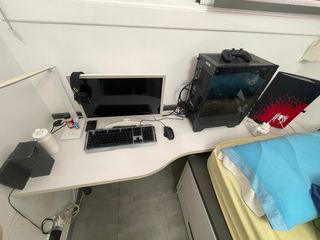 Cama juvenil con cajones y una mesa