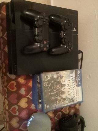 PS4 (PlayStation 4) + 2 mandos + 8 juegos
