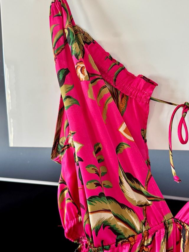 Vestido Zara estampado flores rosa