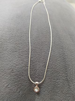 Collar con dije de cristal