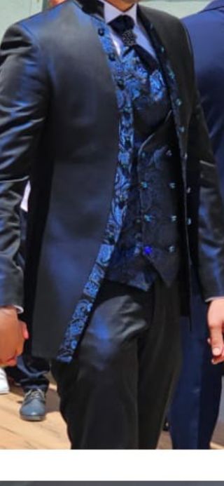 Traje azul marino boda
