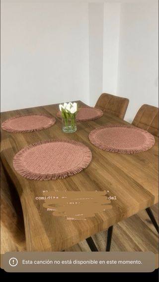 Mesa de madera + 4 sillas