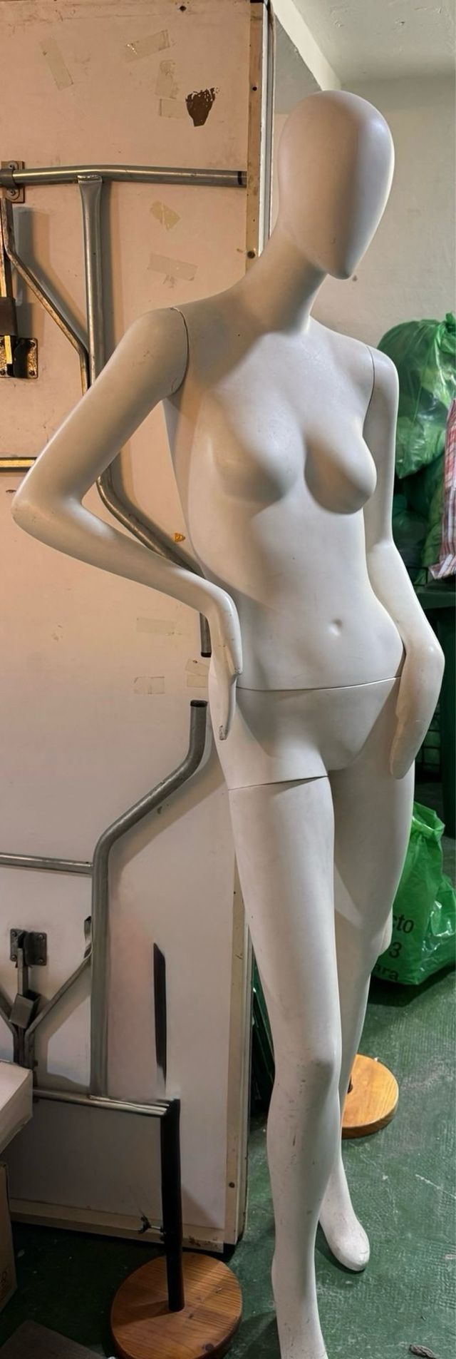 Maniquíes expositores ropa
200 conjunto
80 unidad