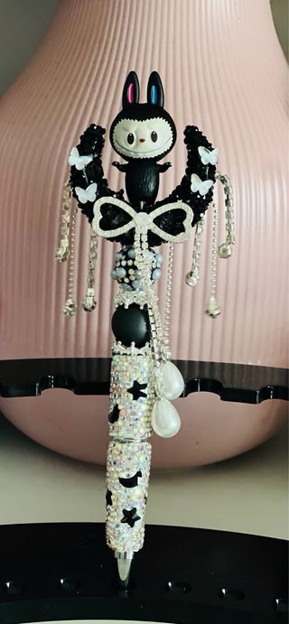 Bolígrafos decorados Labubu