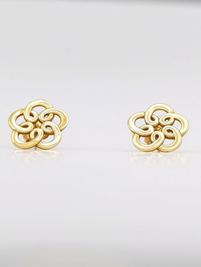 Pendientes TOUS en oro de 18K,  flor calada.
