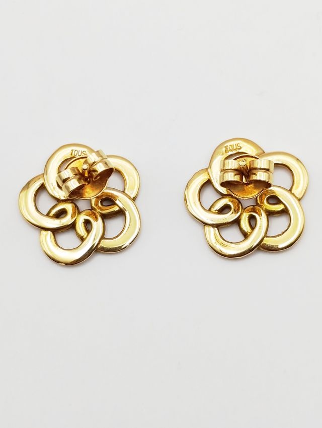Pendientes TOUS en oro de 18K,  flor calada.