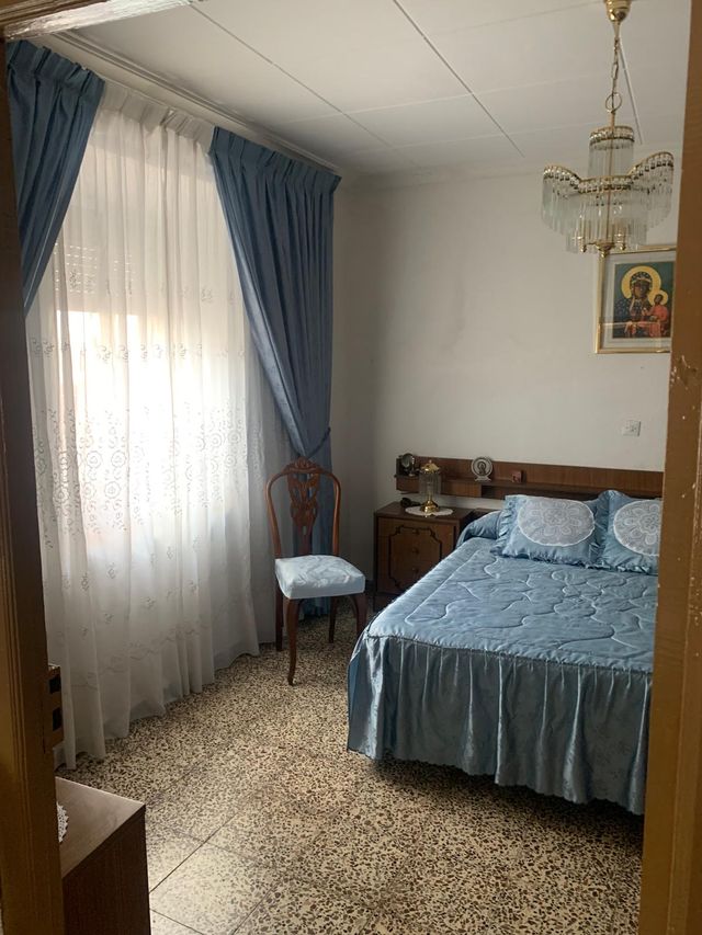 REF 25065-Casa familiar