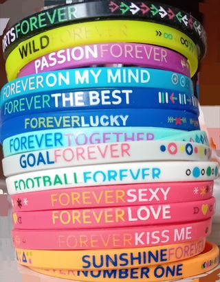 PULSERAS. frase multicolor(FOREVER RINGS PANINI)
