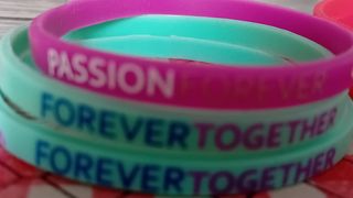 PULSERAS. frase multicolor(FOREVER RINGS PANINI)