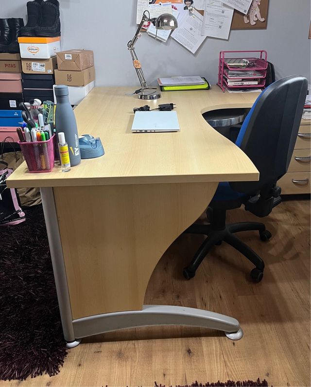 Escritorio oficina + armario beige