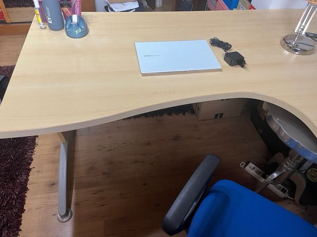 Escritorio oficina + armario beige