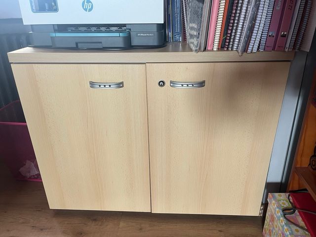 Escritorio oficina + armario beige