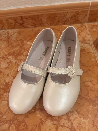 Zapatos PEKEs niña beige