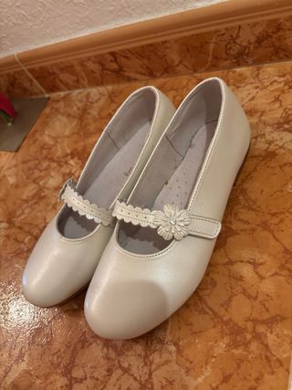 Zapatos PEKEs niña beige