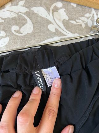 Falda midi negra transparente