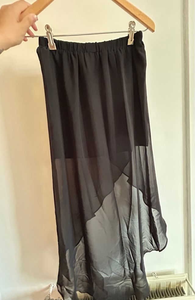 Falda midi negra transparente