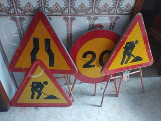 Señalización tráfico: 4 señales