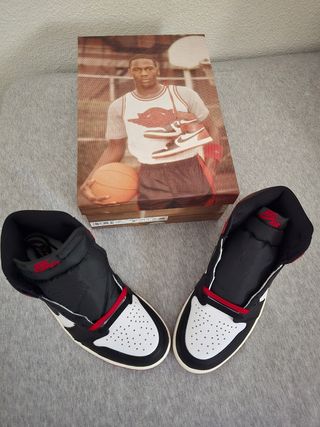 Air Jordan 1 Retro 'Black Toe Reimagined' 41 EU